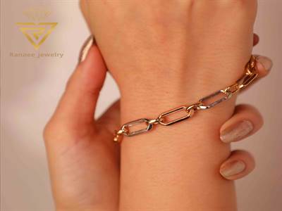 دستبند اکسترا با وزن 5.57 گرم، دو رنگ، طراحی مینیمال و سبک، مناسب استایل‌های ساده و روزمره.